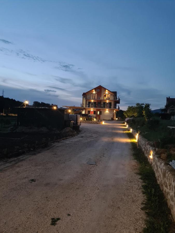 Slatki Snovi II Hotel Knin Kültér fotó