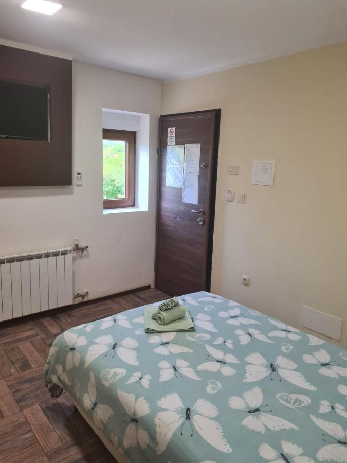 Slatki Snovi II Hotel Knin Kültér fotó