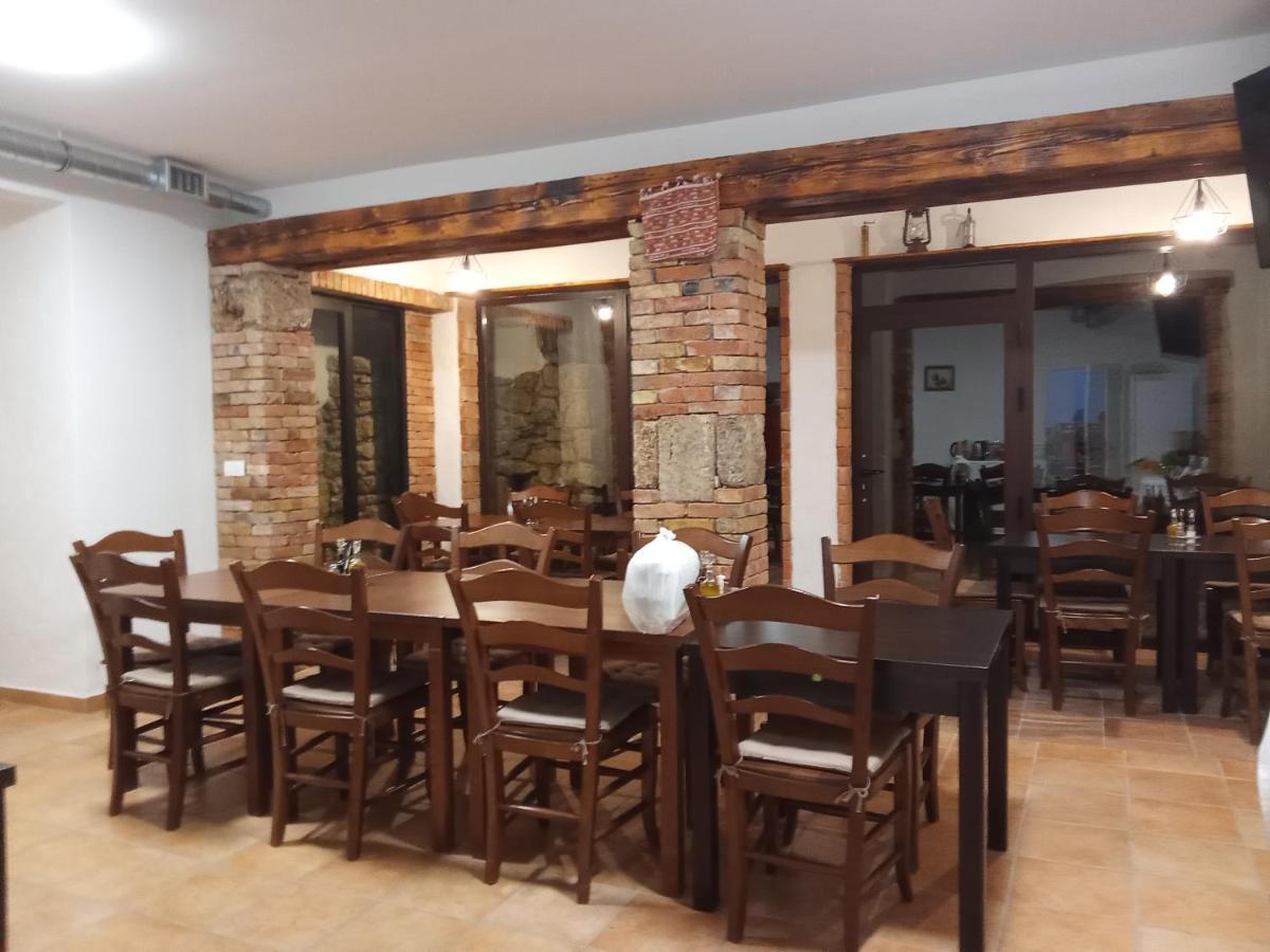Slatki Snovi II Hotel Knin Kültér fotó